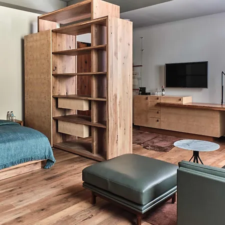 فندق وارسزاوا